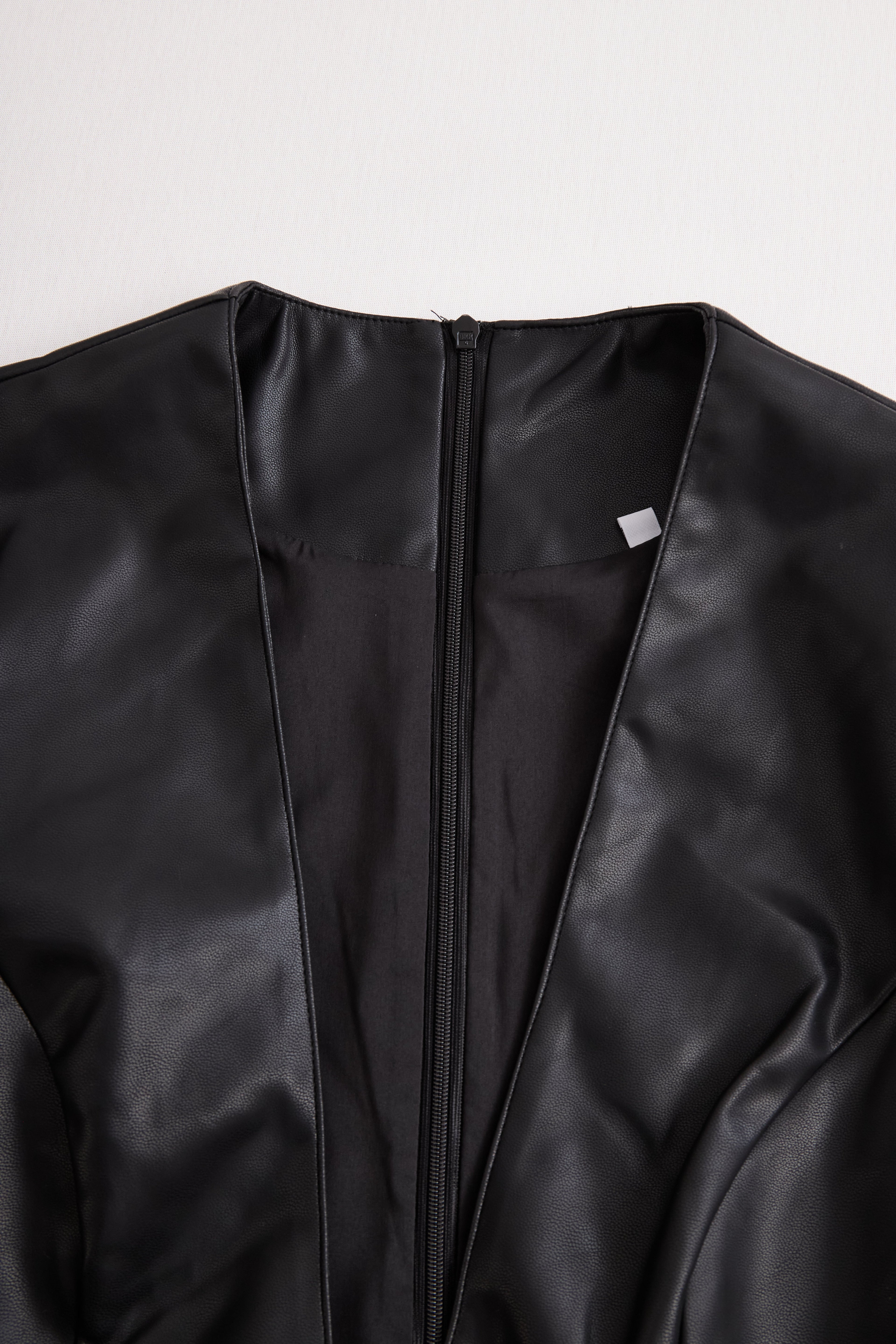 Abito Donna Nero in Ecopelle Aderente con Orlo in Pizzo