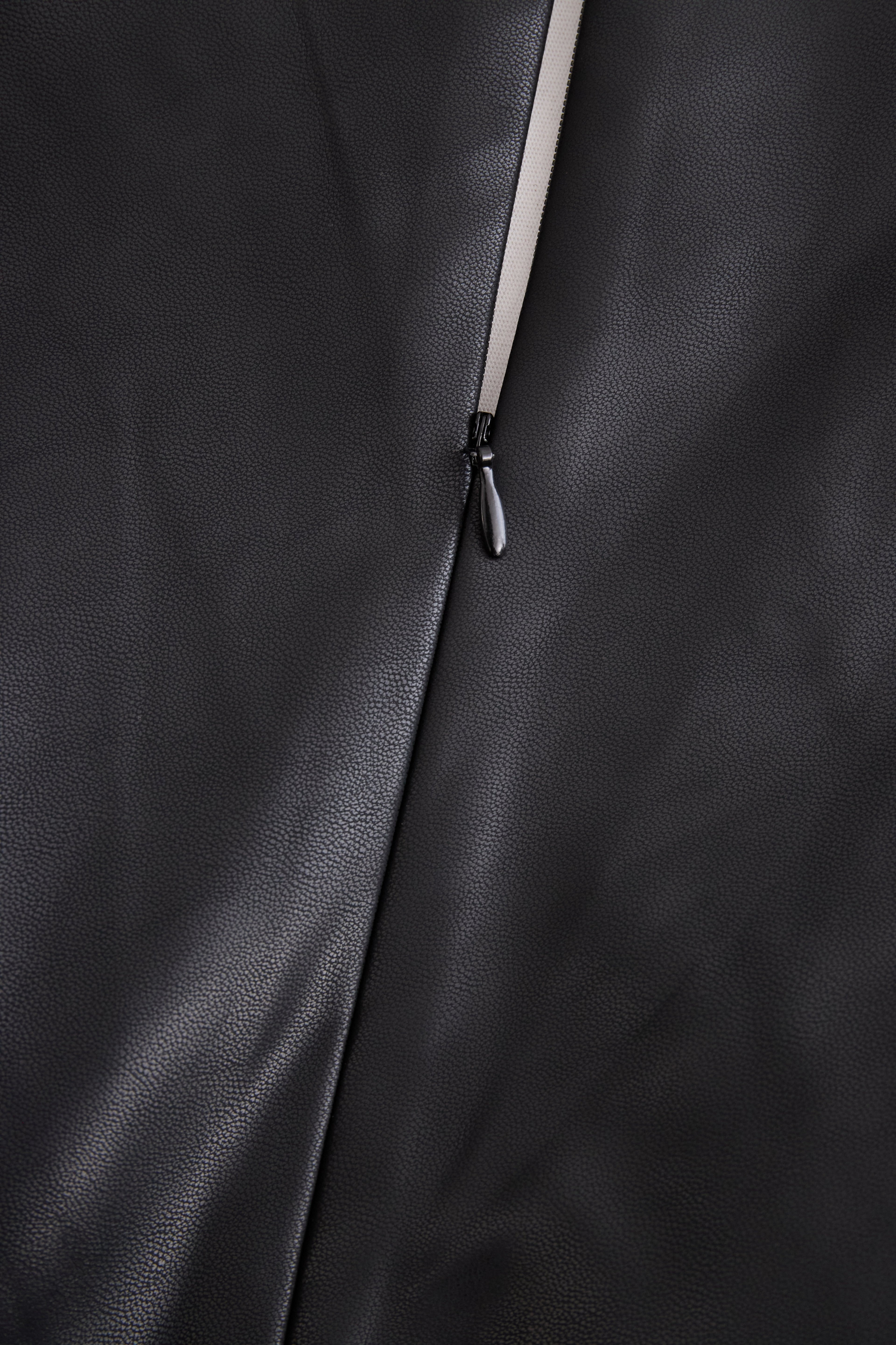 Abito Donna Nero in Ecopelle Aderente con Orlo in Pizzo